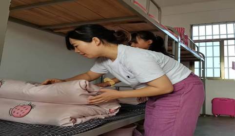 愛校如家，愛生如子