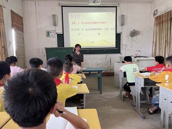 洞口名師引領(lǐng)  異課同構(gòu)  別樣精彩