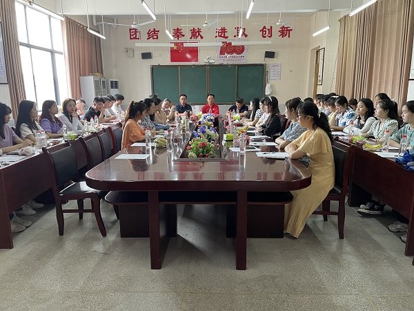 湘中幼專來洞口縣開展實習生工作檢查調(diào)研運動