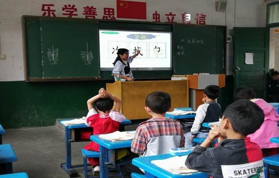 五月乘風(fēng)山林中，校級互促意正濃