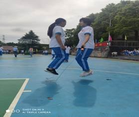 “繩”采飛揚(yáng)，舞動青春——梽木山中學(xué)跳繩比賽