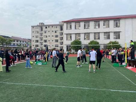 新邵縣嚴(yán)塘中學(xué)舉行教師氣排球比賽