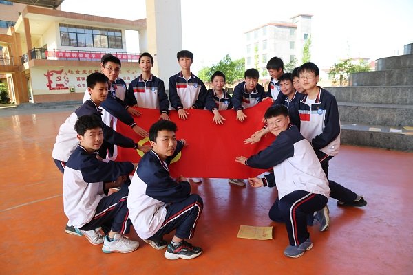 洞口思源實驗黌舍舉行慶祝“五四”青年節(jié)暨入團(tuán)儀式