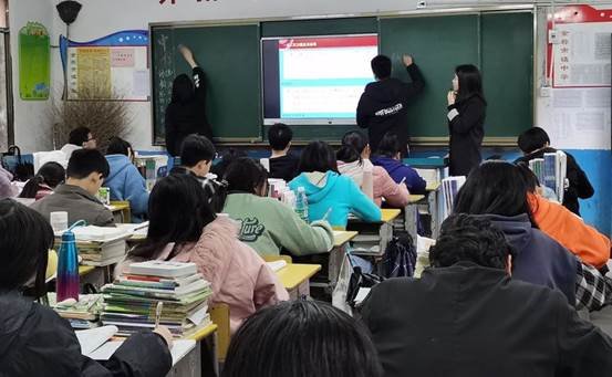 青年教師展風(fēng)采，教學(xué)比武促提拔