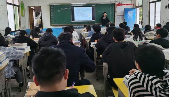 青年教師展風(fēng)采，教學(xué)比武促提拔