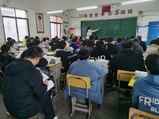 青年教師展風(fēng)采，教學(xué)比武促提拔