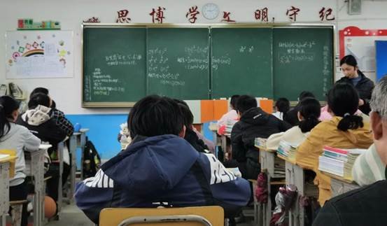 青年教師展風(fēng)采，教學(xué)比武促提拔