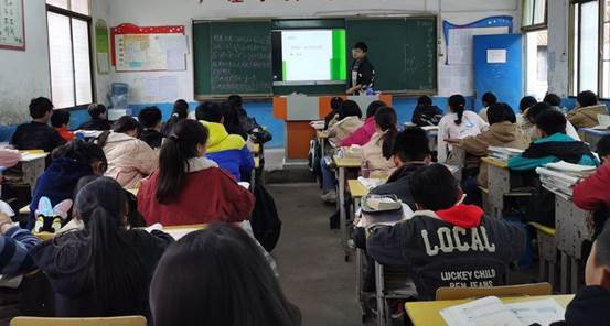 青年教師展風(fēng)采，教學(xué)比武促提拔