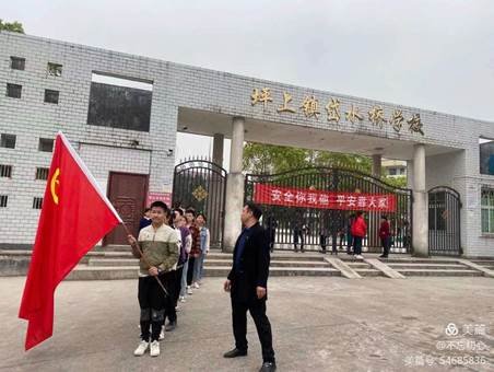 湖南新邵岱水橋黌舍開展清明祭英烈主題運(yùn)動(dòng)