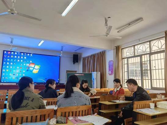 興國先興教，興教先強師