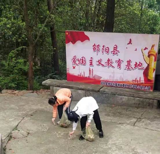 邵陽縣白倉鎮(zhèn)中學舉行清明祭英烈運動