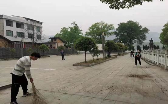 “想念先烈，做有為青年”——白沙中學(xué)清明祭掃運(yùn)動