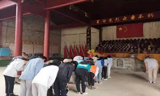 “想念先烈，做有為青年”——白沙中學(xué)清明祭掃運(yùn)動