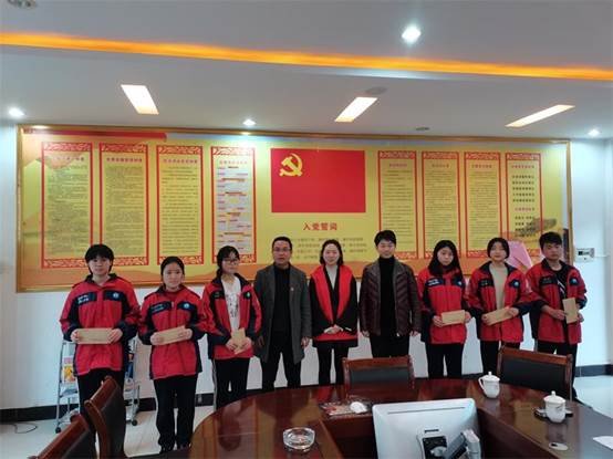 共青團洞口縣委慰問洞口四中困難團員