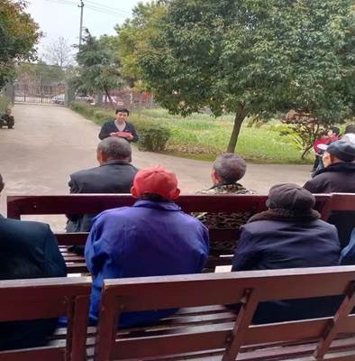 邵陽縣白倉鎮(zhèn)中間完小“學(xué)雷鋒、愛心傳遞敬老院”運(yùn)動(dòng)