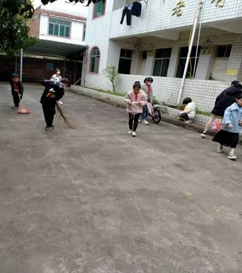 邵陽縣白倉鎮(zhèn)中間完小“學(xué)雷鋒、愛心傳遞敬老院”運(yùn)動(dòng)