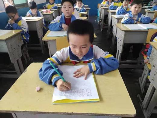 邵陽縣塘渡口鎮(zhèn)第一完全小學(xué)組織開展“平安校園之反校園欺凌”專題教育運(yùn)動