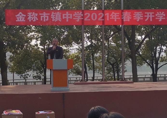 抓管理 謀新路 周全提拔教育教學(xué)質(zhì)量