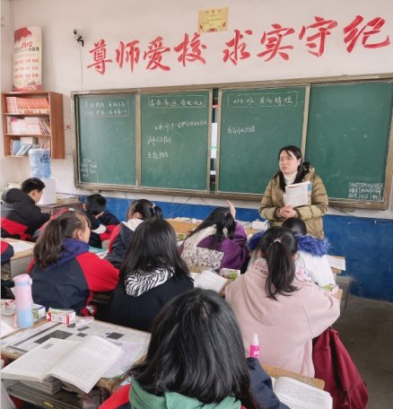 用熱血和信心撐起墟落孩子一片藍(lán)天