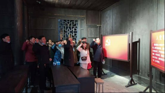 邵陽縣白倉(cāng)鎮(zhèn)中學(xué)黨支部赴“南方抗大”舉行主題黨日運(yùn)動(dòng)