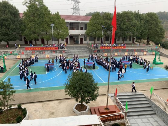 邵陽(yáng)縣梽木山中學(xué)舉辦“乒乓球比賽”