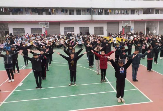 邵陽縣白倉鎮(zhèn)中學(xué)舉行冬季活動會