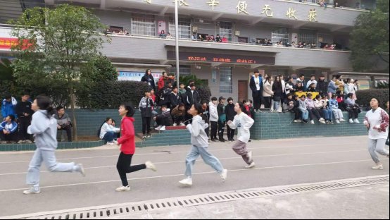 邵陽縣白倉鎮(zhèn)中學(xué)舉行冬季活動會