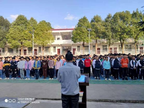 長陽鋪鎮(zhèn)梽木山中學(xué)期中總結(jié)贊譽(yù)會(huì)圓滿結(jié)束