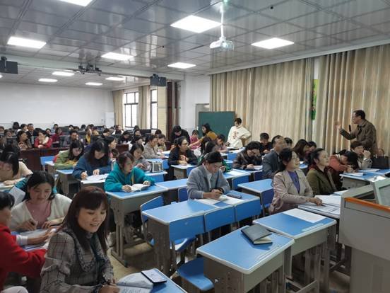 借信息培訓(xùn)春風(fēng) 促教師素養(yǎng)提拔