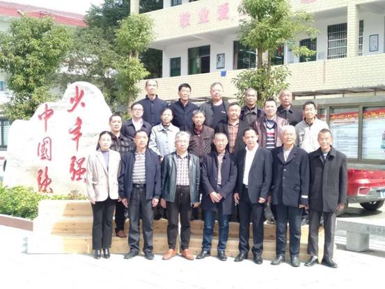 佳節(jié)近重陽，鬢霜相匯聚