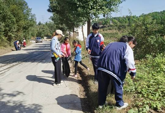 校際聯(lián)誼搭平臺(tái)，師生共同窗雷鋒