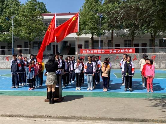 校際聯(lián)誼搭平臺(tái)，師生共同窗雷鋒