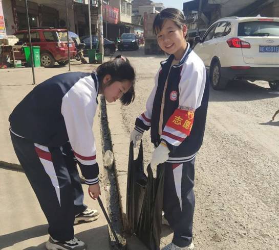 校際聯(lián)誼搭平臺(tái)，師生共同窗雷鋒