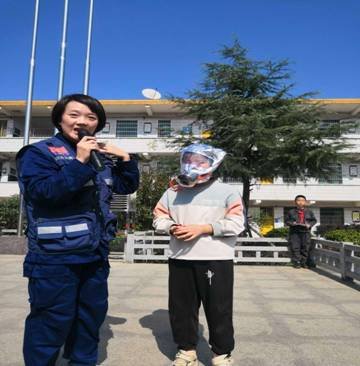 邵陽縣白倉中間完小大型消防應急疏散演練