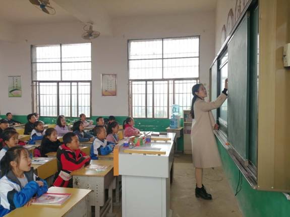 鋒從磨礪出，教學(xué)大比武—下花橋鎮(zhèn)中間完小教學(xué)比武