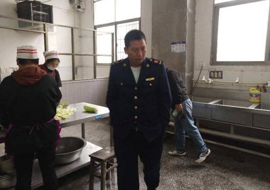 關(guān)于檢查霞塘云各中小學(xué)黌舍食品安全工作