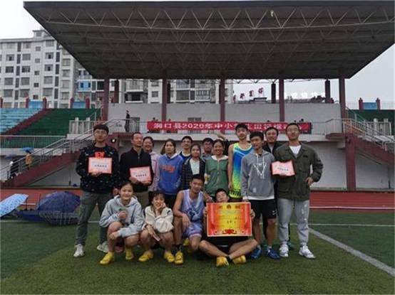 洞口四中田徑代表隊勇奪洞口縣田徑活動會高中組第二名