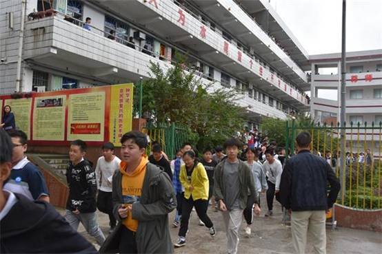 洞口四中舉行2020年秋季疏散演練暨防火培訓(xùn)