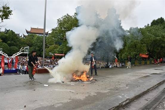 洞口四中舉行2020年秋季疏散演練暨防火培訓(xùn)