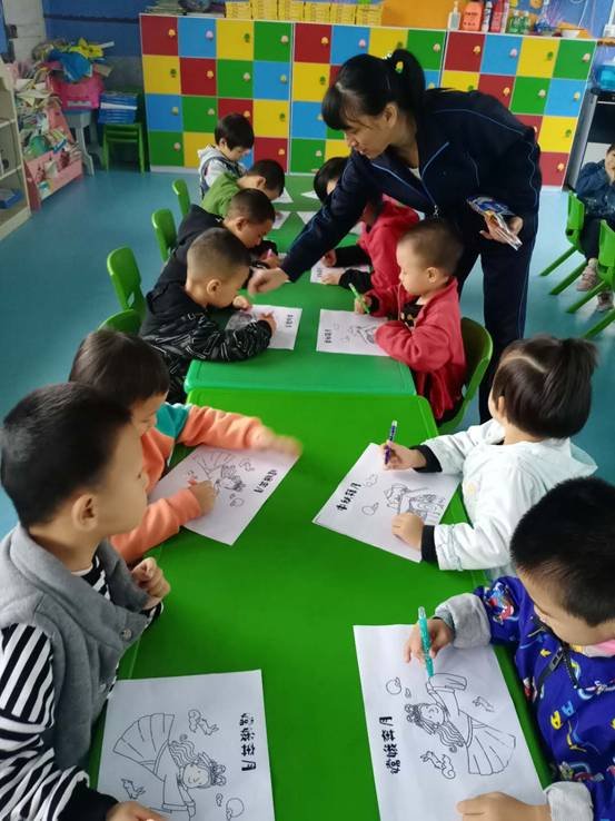 邵陽(yáng)縣白倉(cāng)鎮(zhèn)中間幼兒園開(kāi)展慶“雙節(jié)”運(yùn)動(dòng)