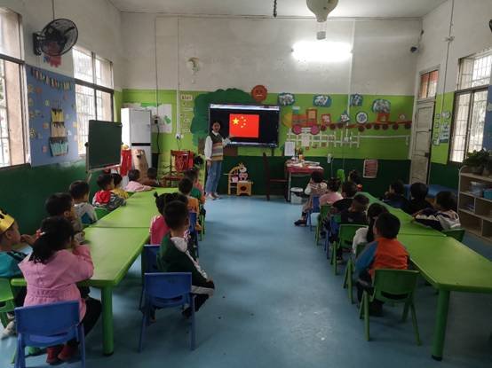 邵陽(yáng)縣白倉(cāng)鎮(zhèn)中間幼兒園開(kāi)展慶“雙節(jié)”運(yùn)動(dòng)