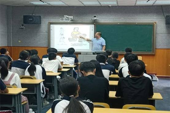 洞口四中“防溺水”體育課教學(xué)比武落下帷幕