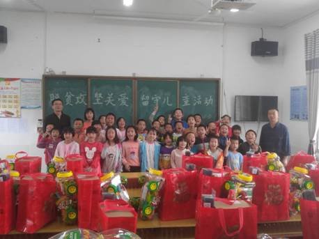 云山小學(xué)脫貧攻堅(jiān)，關(guān)愛留守兒童