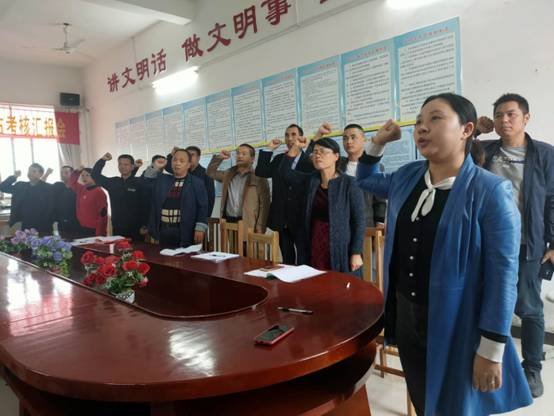 中共水西門龍?zhí)镏虚g小學黨支部組織開展“學習張桂梅同道先輩事跡”主題黨日運動