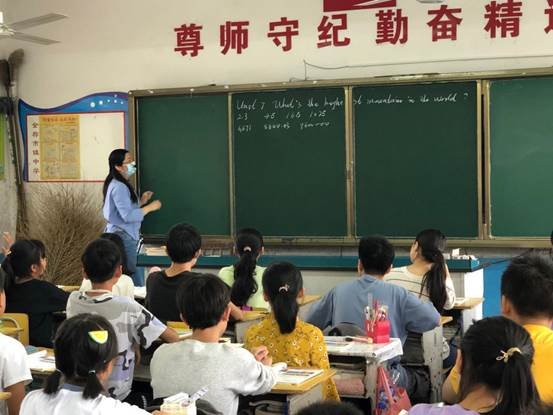 展課堂風(fēng)采，促教師成長(zhǎng)