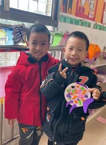 新寧縣清江橋鄉(xiāng)中間幼兒園開展傳統(tǒng)文化花樣剪紙手工制作運(yùn)動(dòng)