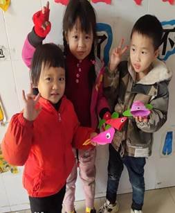 新寧縣清江橋鄉(xiāng)中間幼兒園開展傳統(tǒng)文化花樣剪紙手工制作運(yùn)動(dòng)