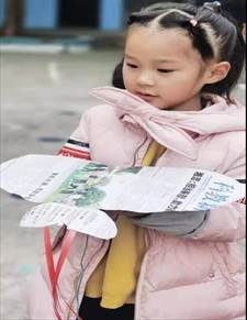新寧縣清江橋鄉(xiāng)中間幼兒園開展“創(chuàng)意無窮，放飛夢(mèng)想”手工制作風(fēng)箏運(yùn)動(dòng)