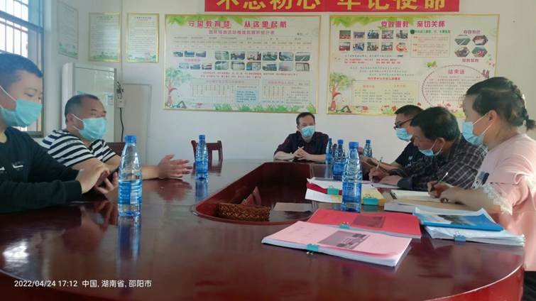 新寧縣教育局向?qū)Π咨持虚g幼兒園進行防溺水專項工作督查