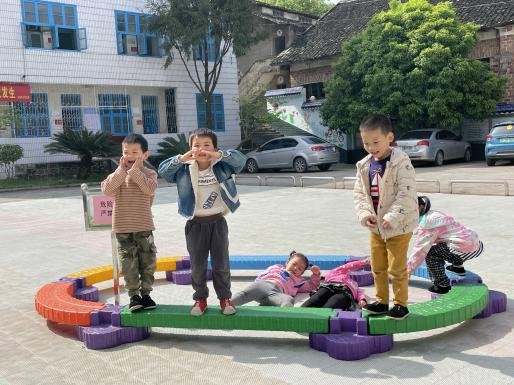 新寧縣水廟鎮(zhèn)中間幼兒園開(kāi)展防溺水安全演練運(yùn)動(dòng)